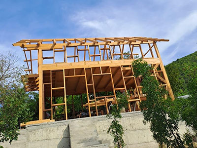 Strukture per shtepi pushimi me derrase Strukture per shtepi pushimi me derrase